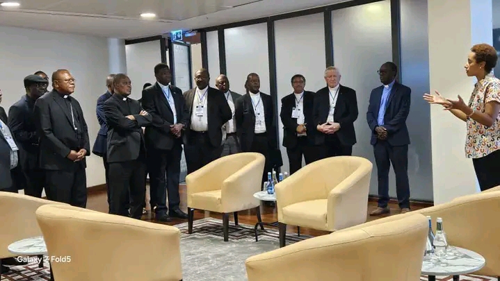RDC: Fridolin Ambongo séjourne au pays de Paul Kagame. Un journaliste Écrit !