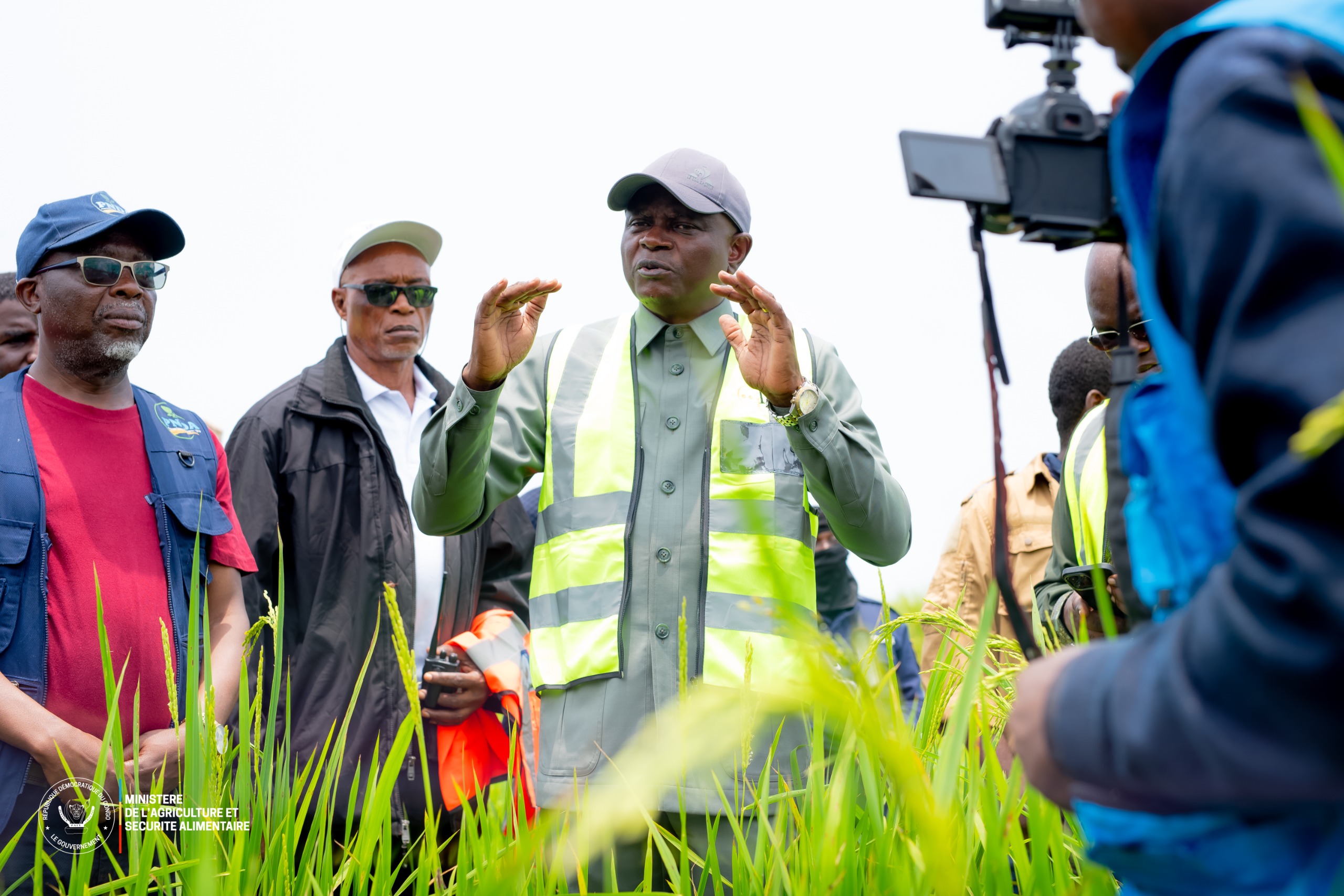 RDC : Le Ministre d&rsquo;État Grégoire Mutshail Mutomb en Visite des Champs de Maïs à Luozi, Kongo Central